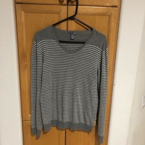 H&M’s long sleeve light sweater men’s size S